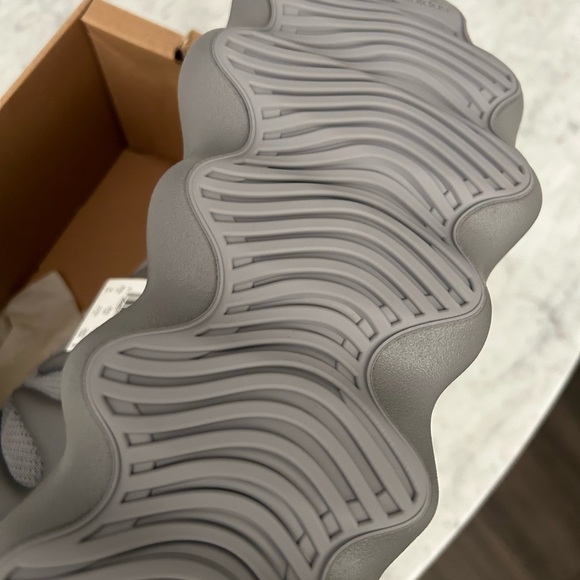 BRAND NEW ADIDAS YEEZY 450 - Picture 4 of 4